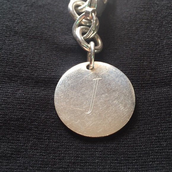 Tiffany & Co. charm bracelet. Engraved “J” - Picture 2 of 6